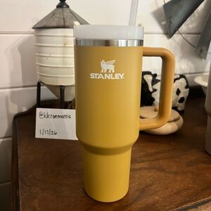 Stanley Yarrow H2.0 Flowstate Quencher Tumbler 40oz